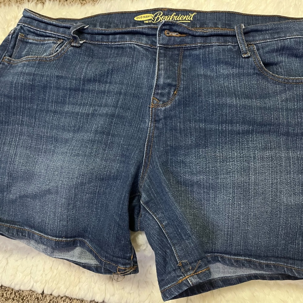 Old Navy EUC boyfriend shorts. Size 14. Buyer pays shipping $25 OBO